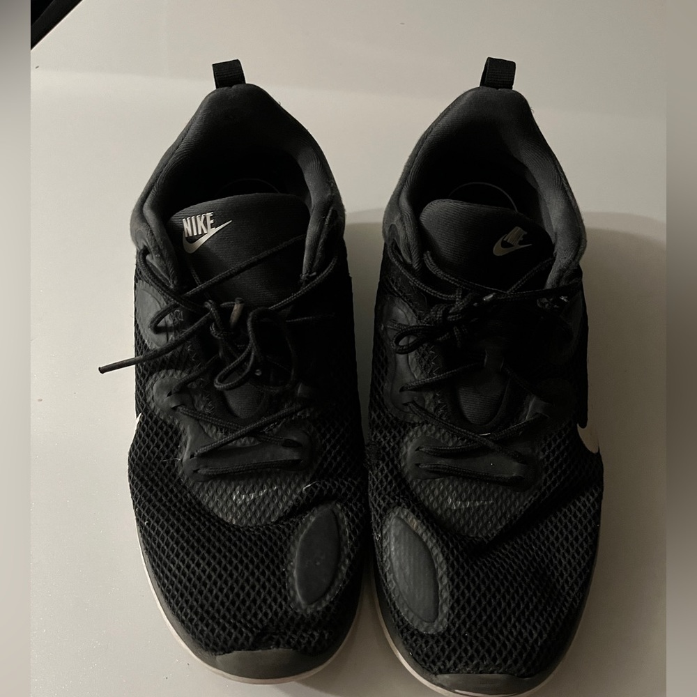 Nike Mens Size 8 Black/White Sneakers